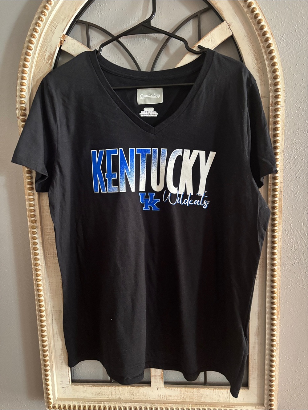 Kentucky Wildcats Black V-Neck Tee xl NWOT